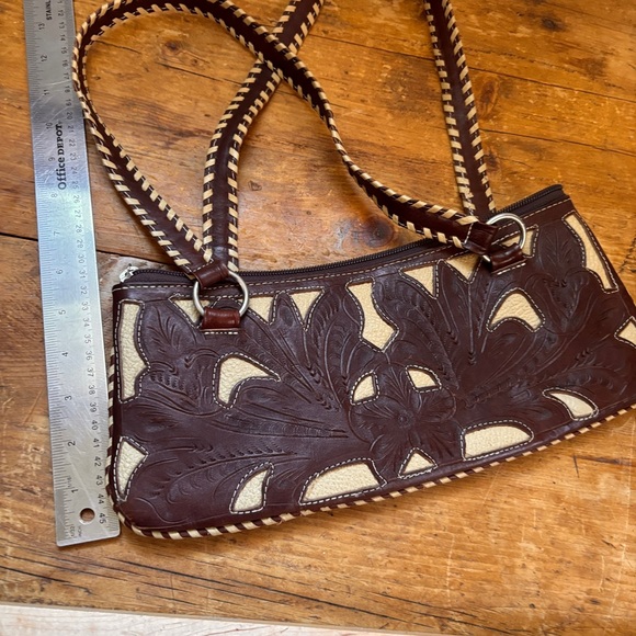 Leaders in Leather Whip Stitched small shoulder bag - Picture 3 of 6